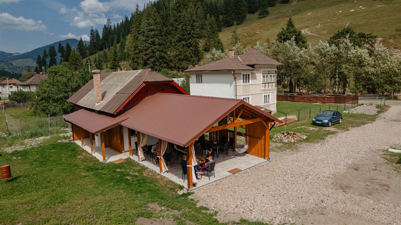 Talger – restaurant tradițional în Pojorâta, cu vedere spre Rarău și TransRarău